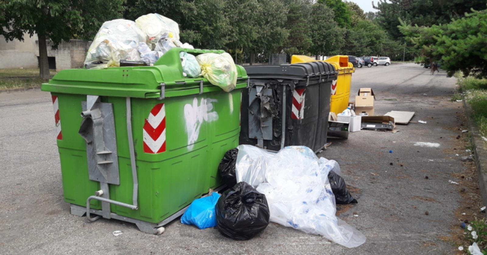 Rifiuti e rincari, la Sinistra all’attacco