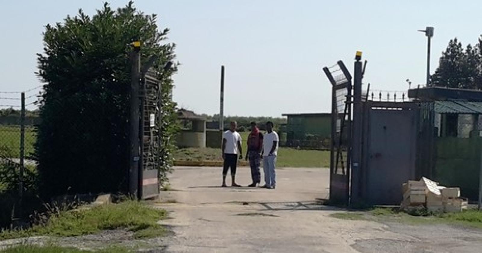 Hub dei profughi, assolti i prefetti