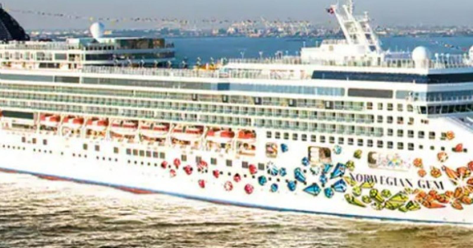 La nave da crociera in rada, i turisti arrivano a Venezia col lancione