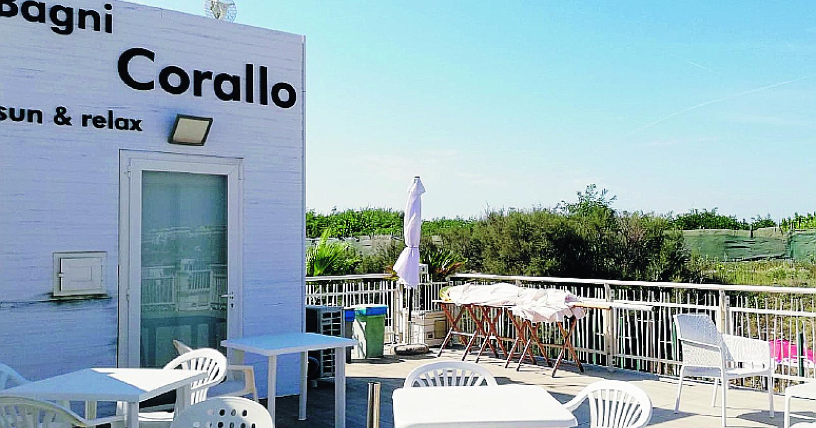 Corallo, chic e fuori dal caos
