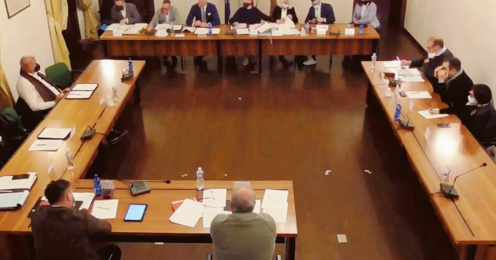 Debiti fuori bilancio, si discute in aula
