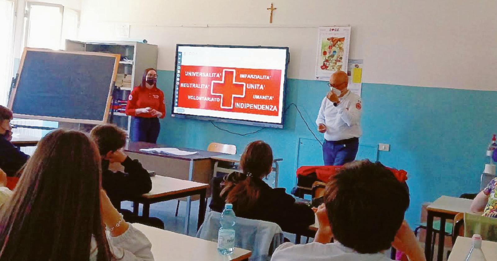 Croce rossa italiana torna in tour tra le classi