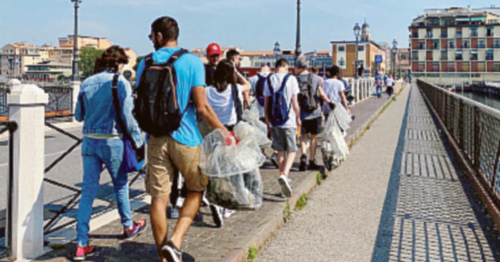 Gli studenti ripuliscono il Lusenzo con Green Bei