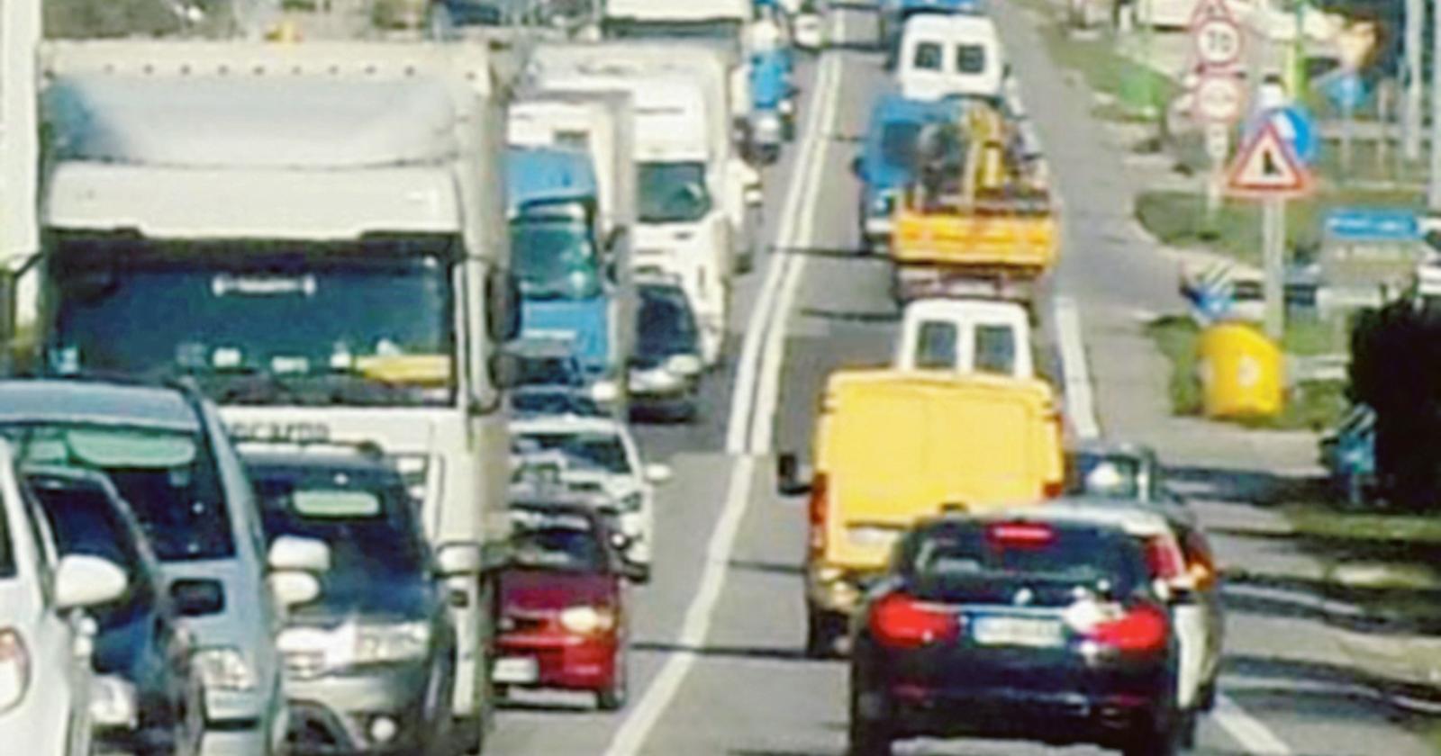 Romea, frontale auto-camper: 5 feriti