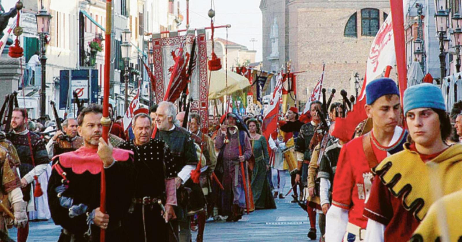 Parte la due giorni del Palio la città piomba nel 1379