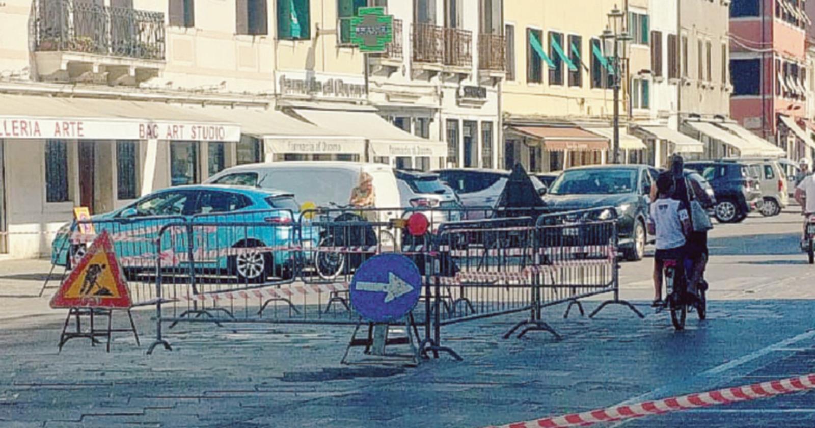 Via “le toppe” da Corso del Popolo