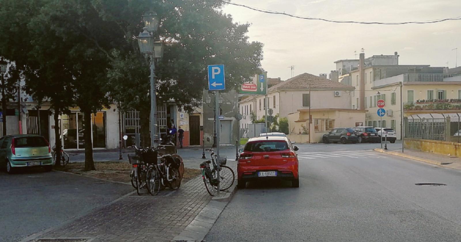 Scontro moto bici, grave 67enne