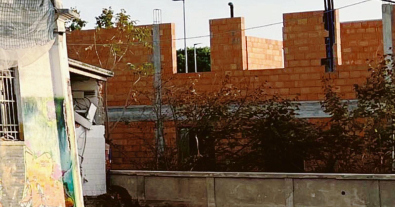 Ex centro sociale raso al suolo