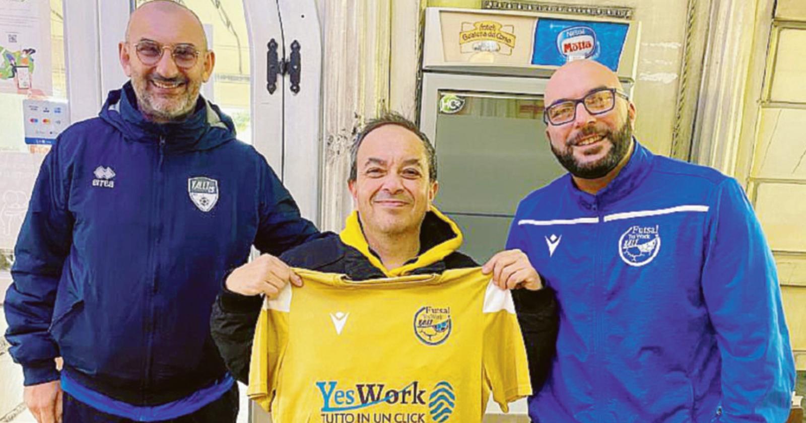 Il tifoso speciale riceve la maglia