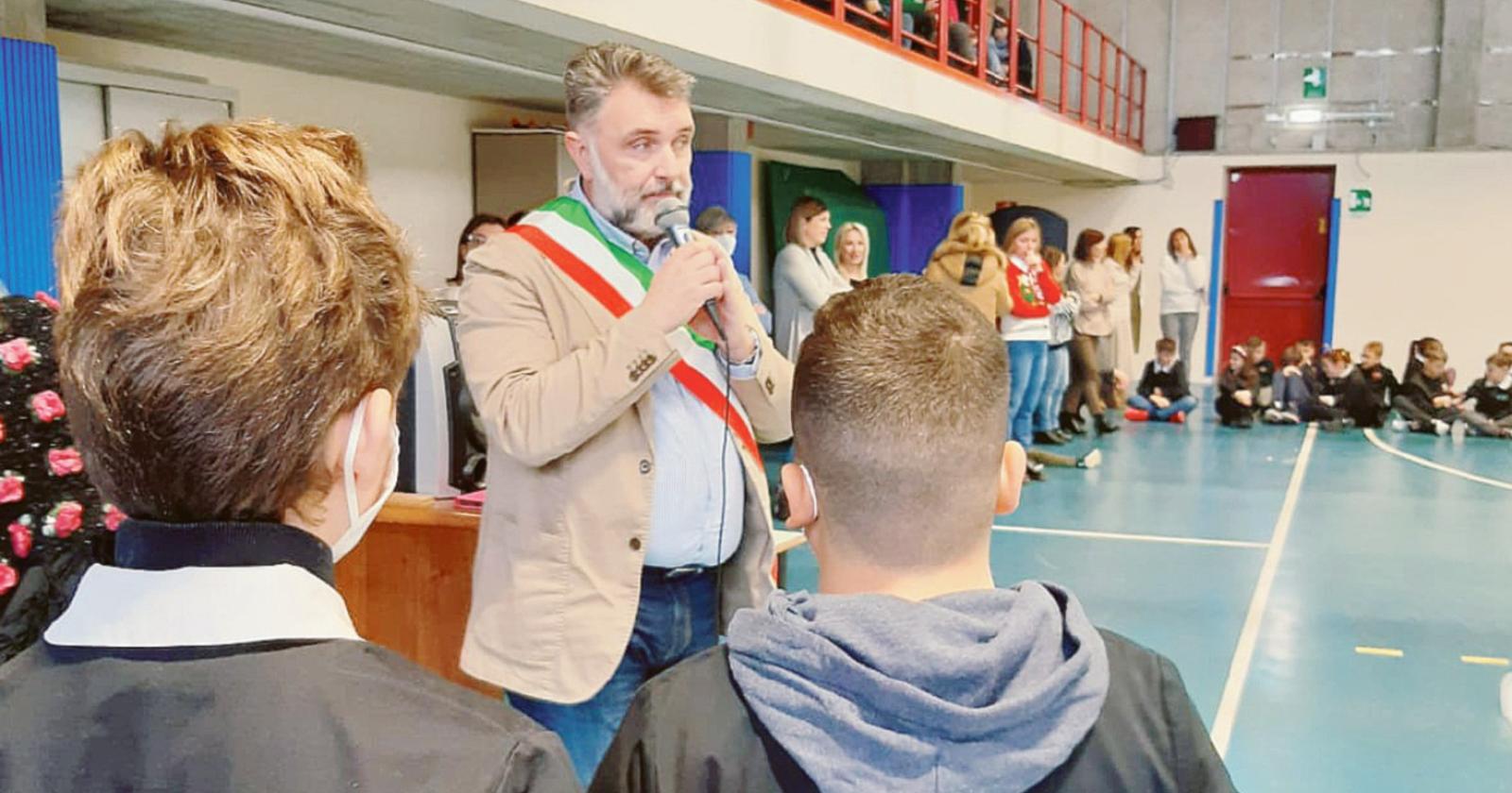 Tour del sindaco tra gli studenti