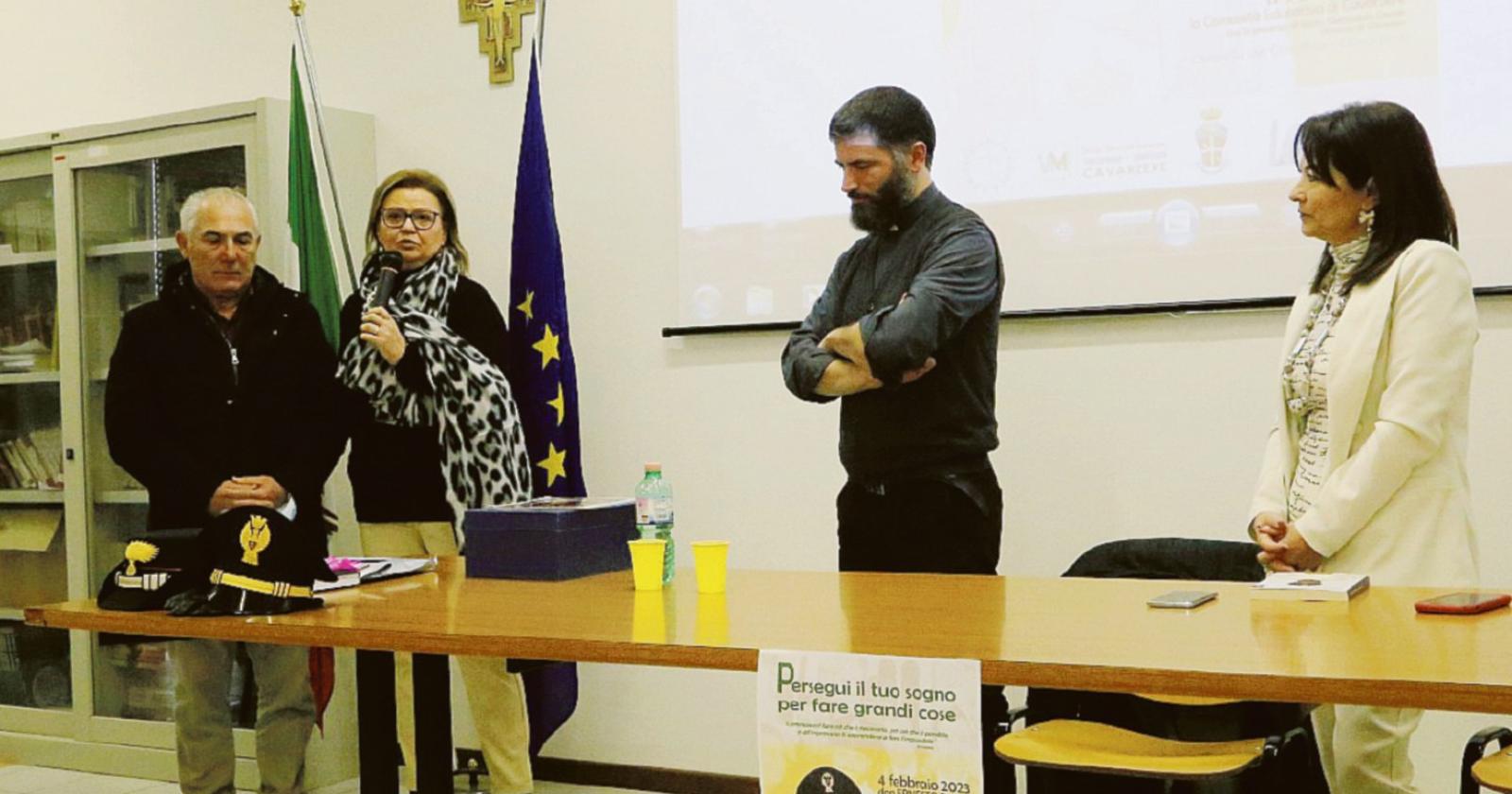 Don Ernesto, ex poliziotto diventa sacerdote