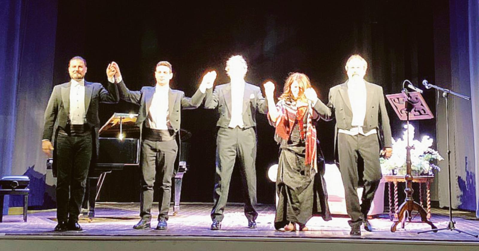 Traviata, pienone e applausi