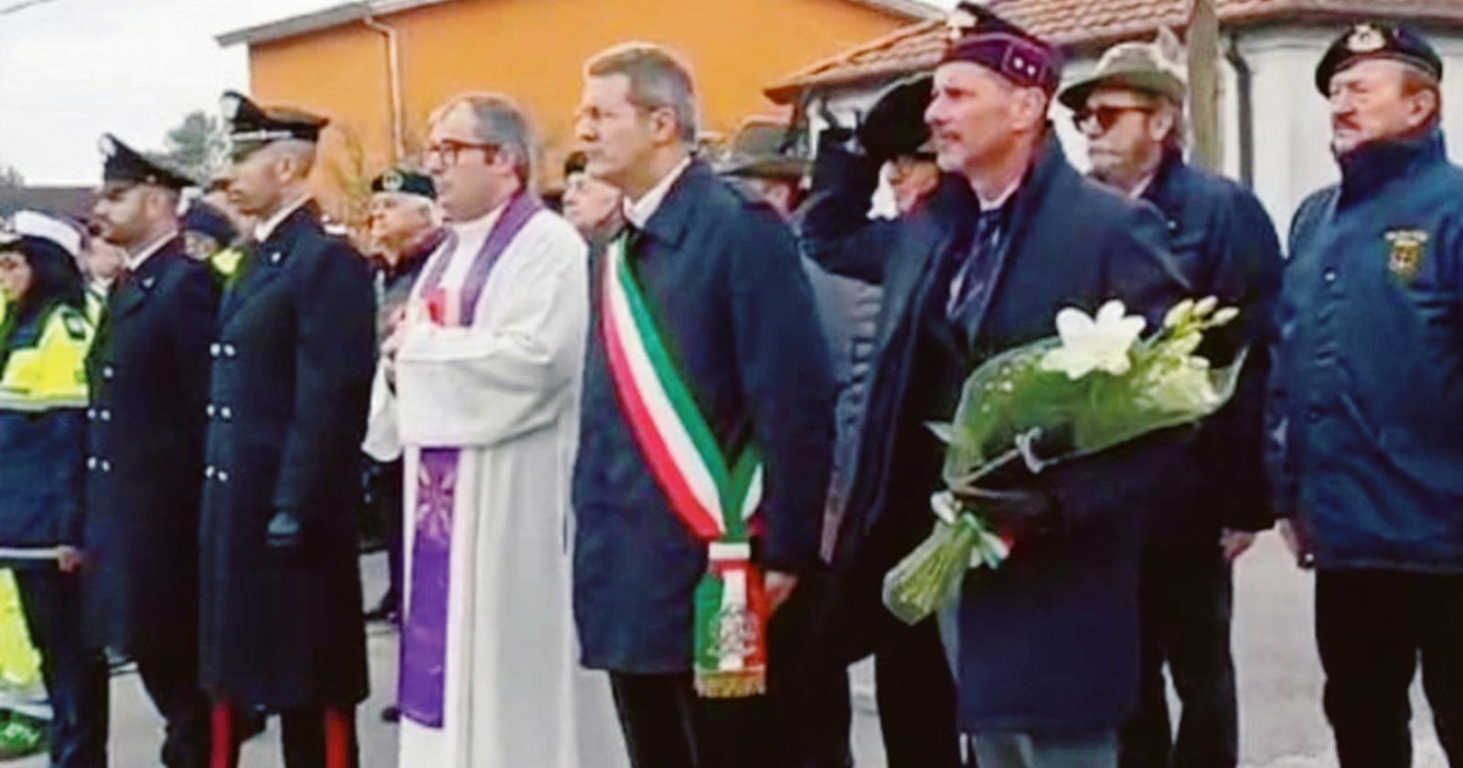 Fiori e onore per i caduti di Nassiriya