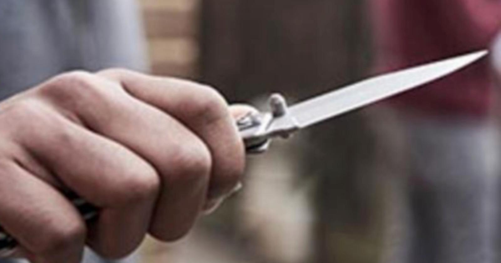 Va a scuola col coltello dopo la lite del giorno prima