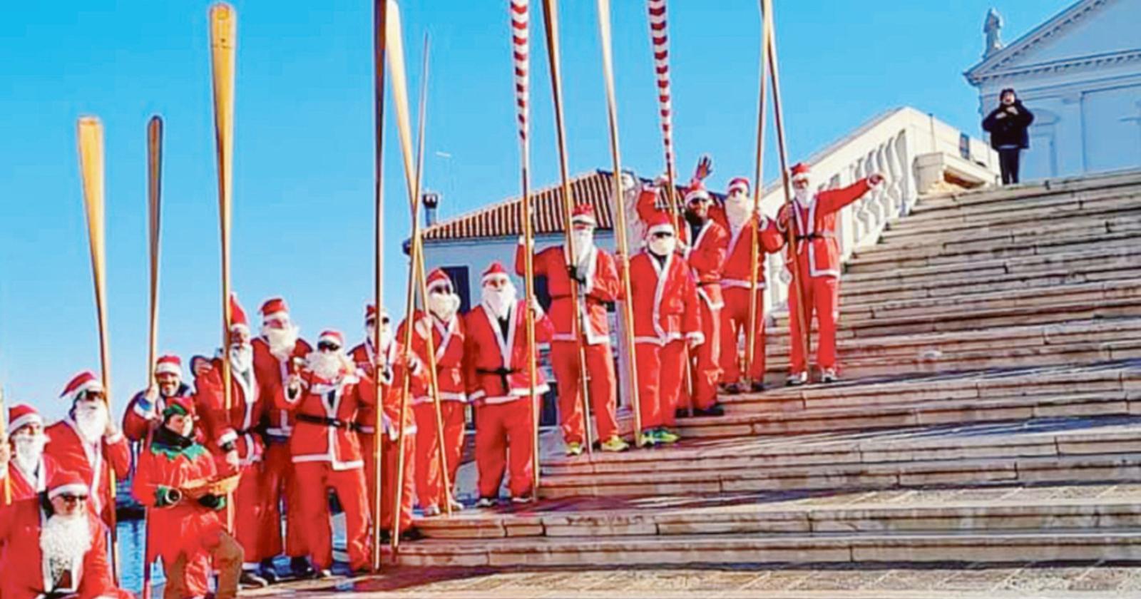 Santa Claus in gondola, che festa!