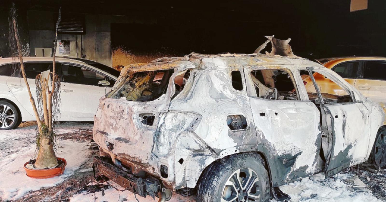 Fiamme, scoppi e spari: la faida tra famiglie rom