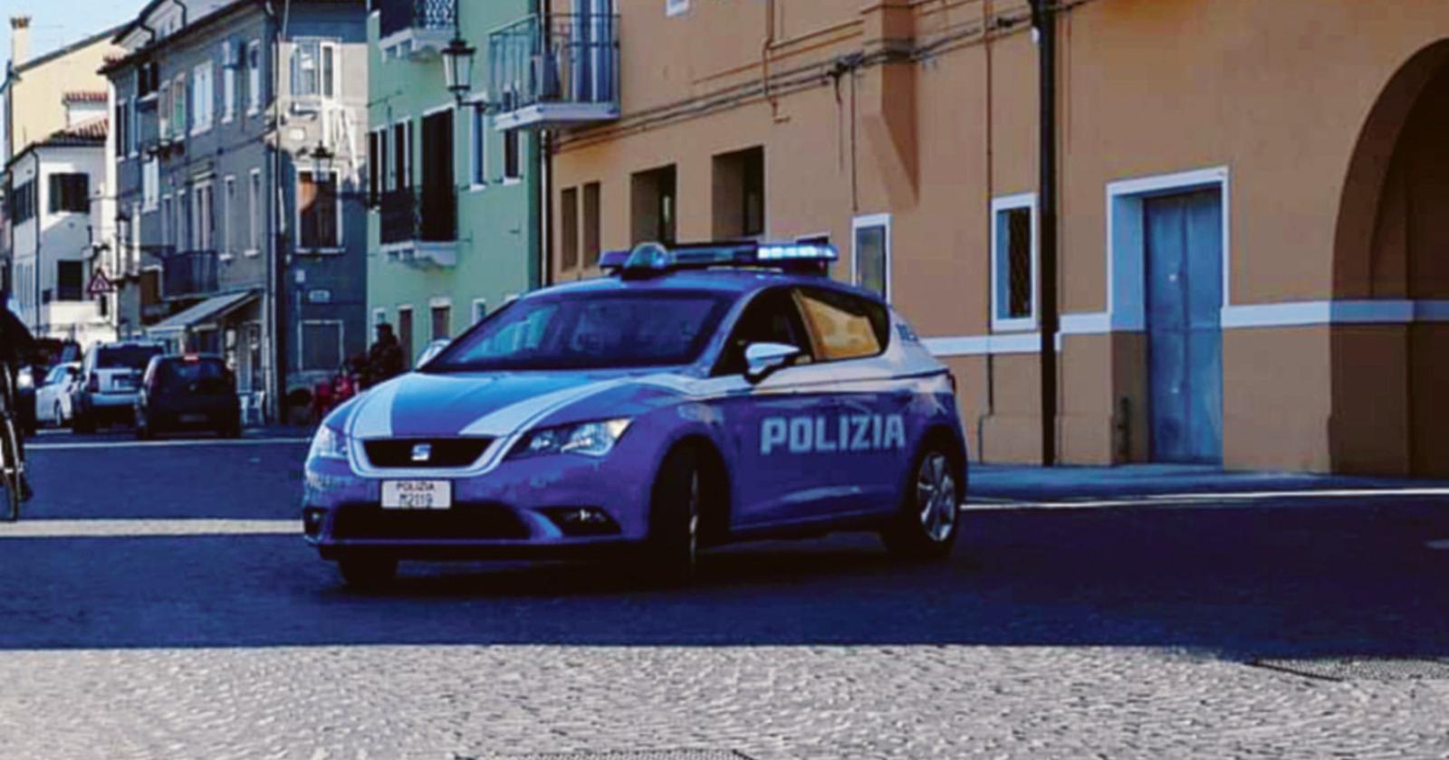 Disturba e molesra i turisti, arrestato un uomo