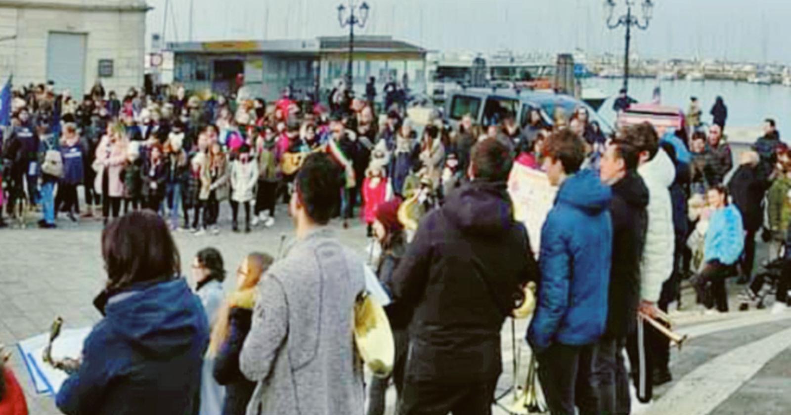 Oltre 500 in marcia per la pace