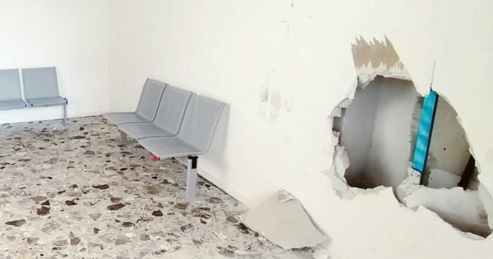 I vandali devastano la stazione