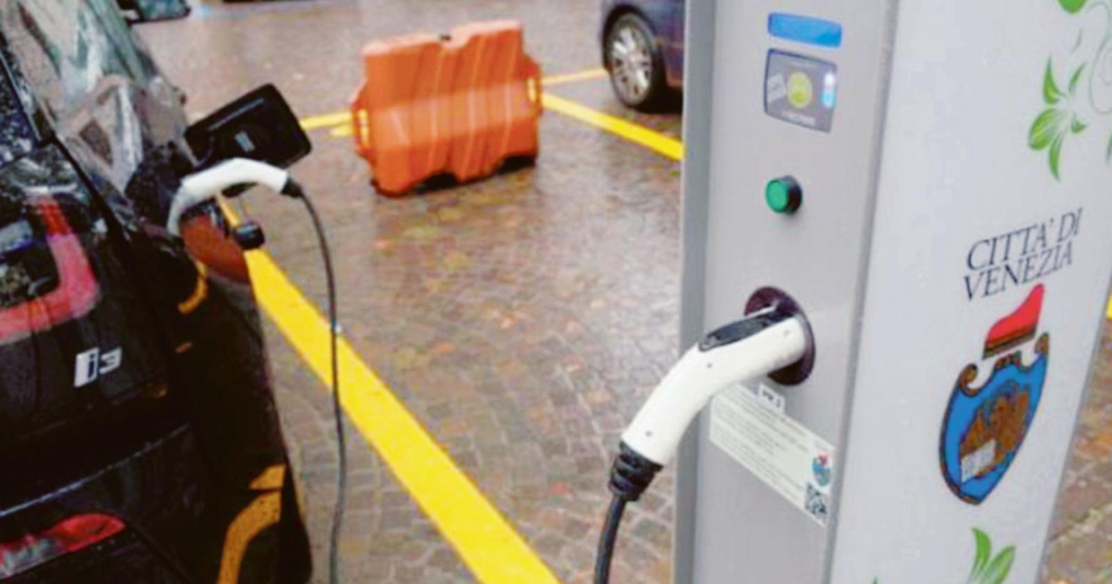 In città mancano le colonnine, “ma lo studio è quasi completo”