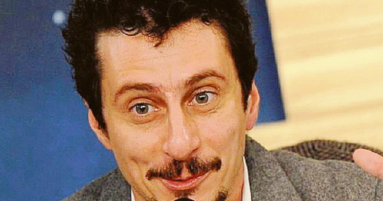 Bizzarri e i tic del mondo social