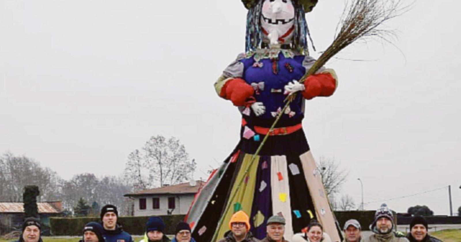 La Befana arriva con un carico di calze 