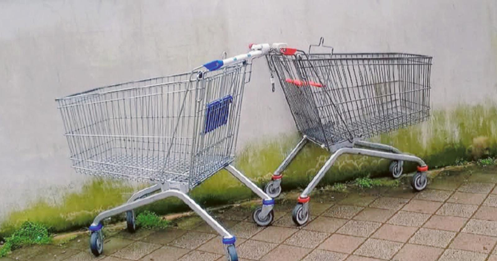 Carrelli rubati e abbandonati per strada