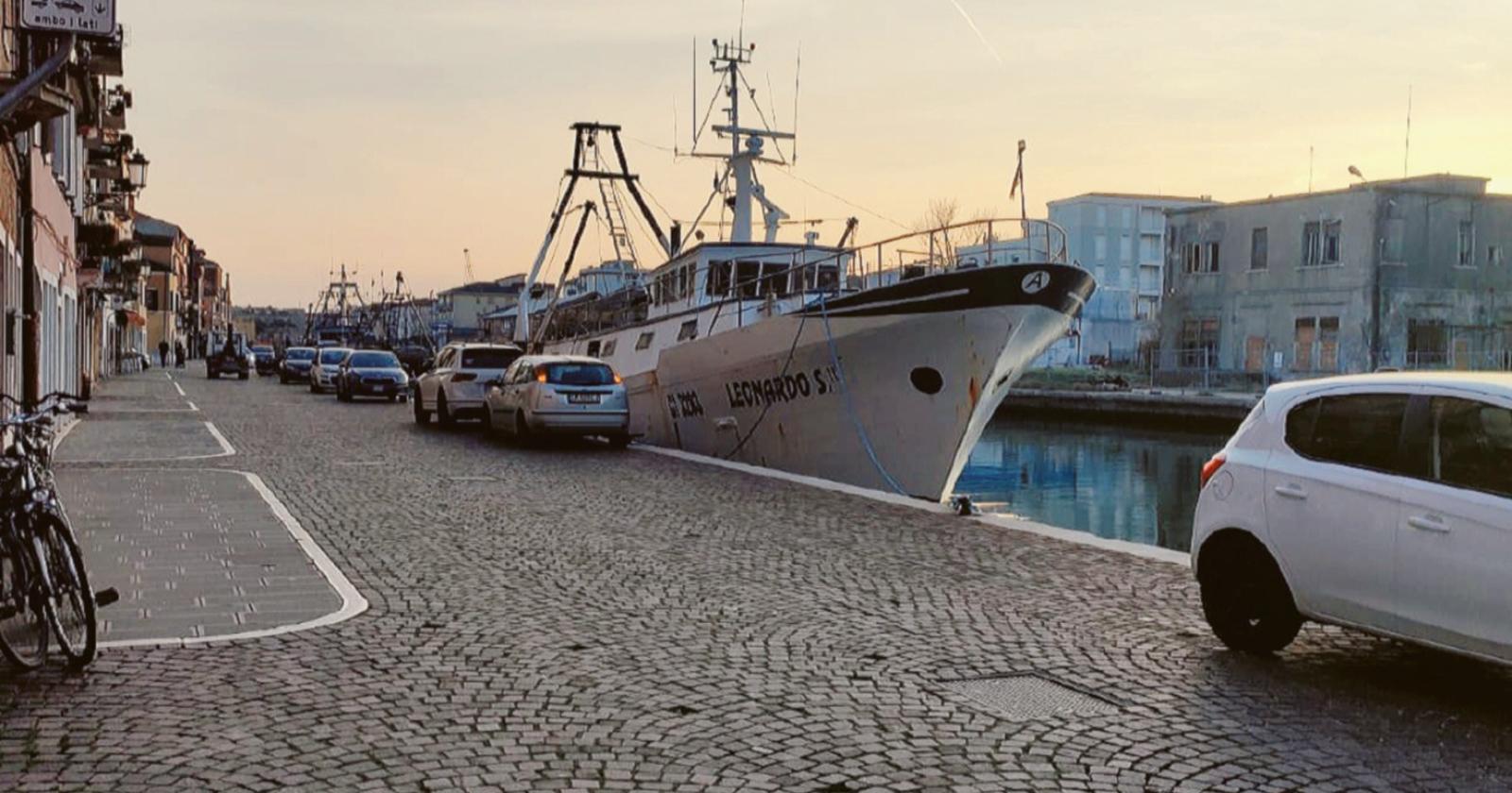 Parte la manutenzione della passerella sul Canal Lombardo