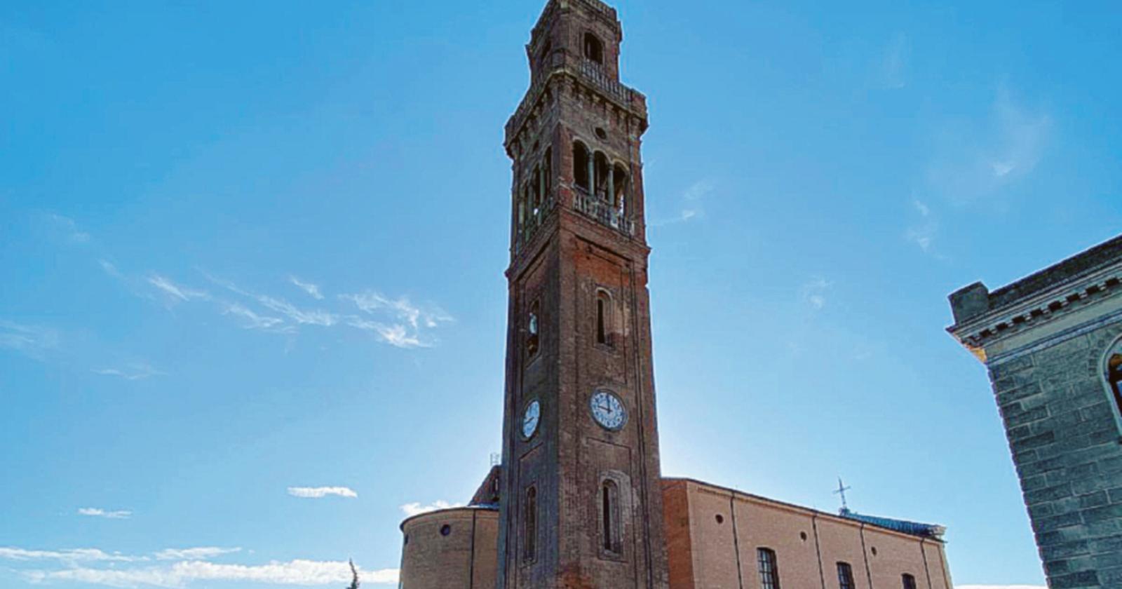 Il campanile torna sicuro e libero