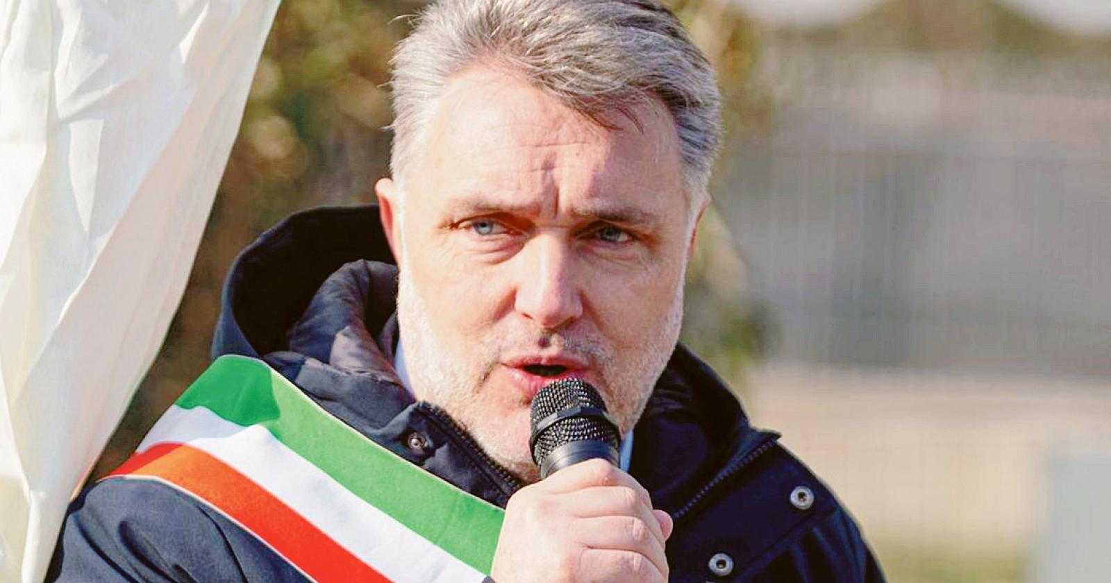 Mortale, pendolari lasciati a piedi