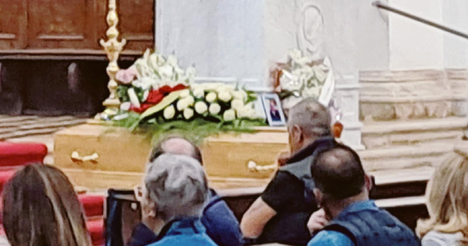 Cattedrale stracolma per l’addio a Michele