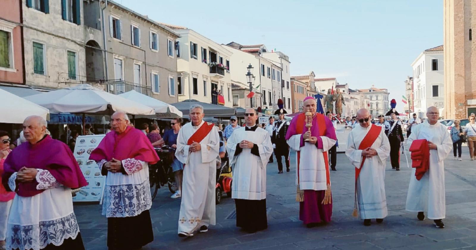 Reliquie dei santi, domani la processione