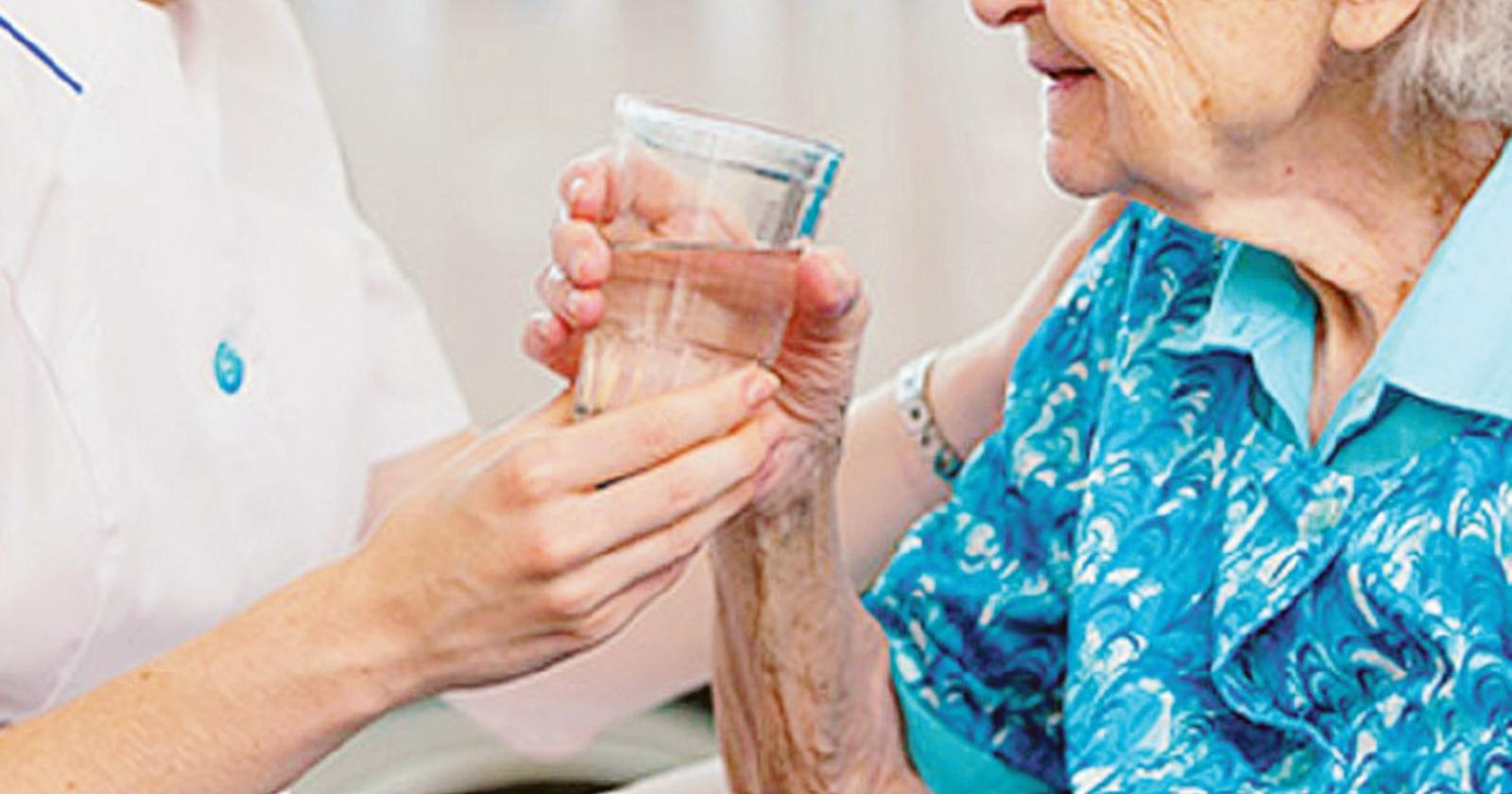 Un bonus per chi si prende cura degli anziani