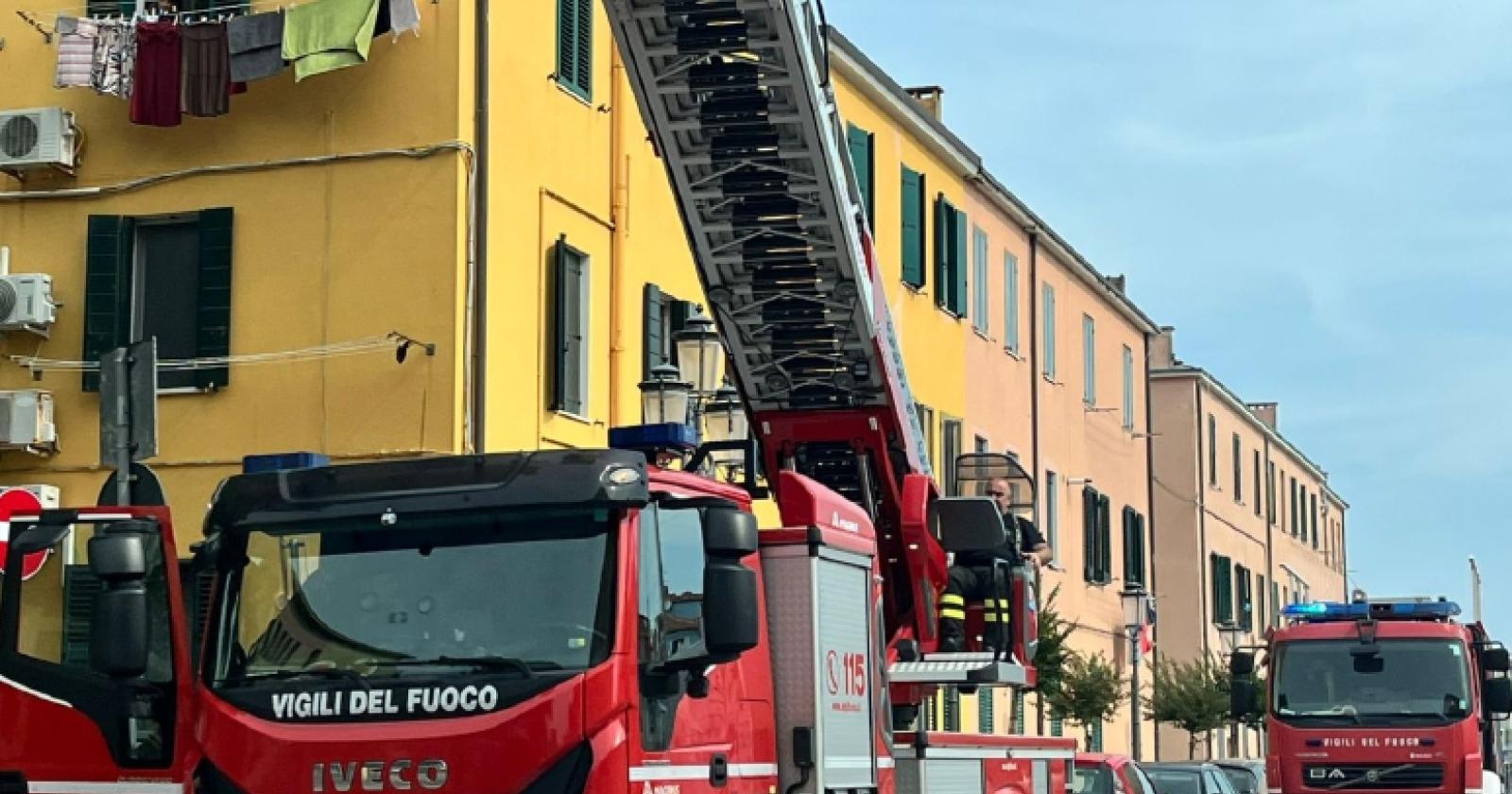 Rami pericolanti alla Tombola ci pensano i vigili del fuoco