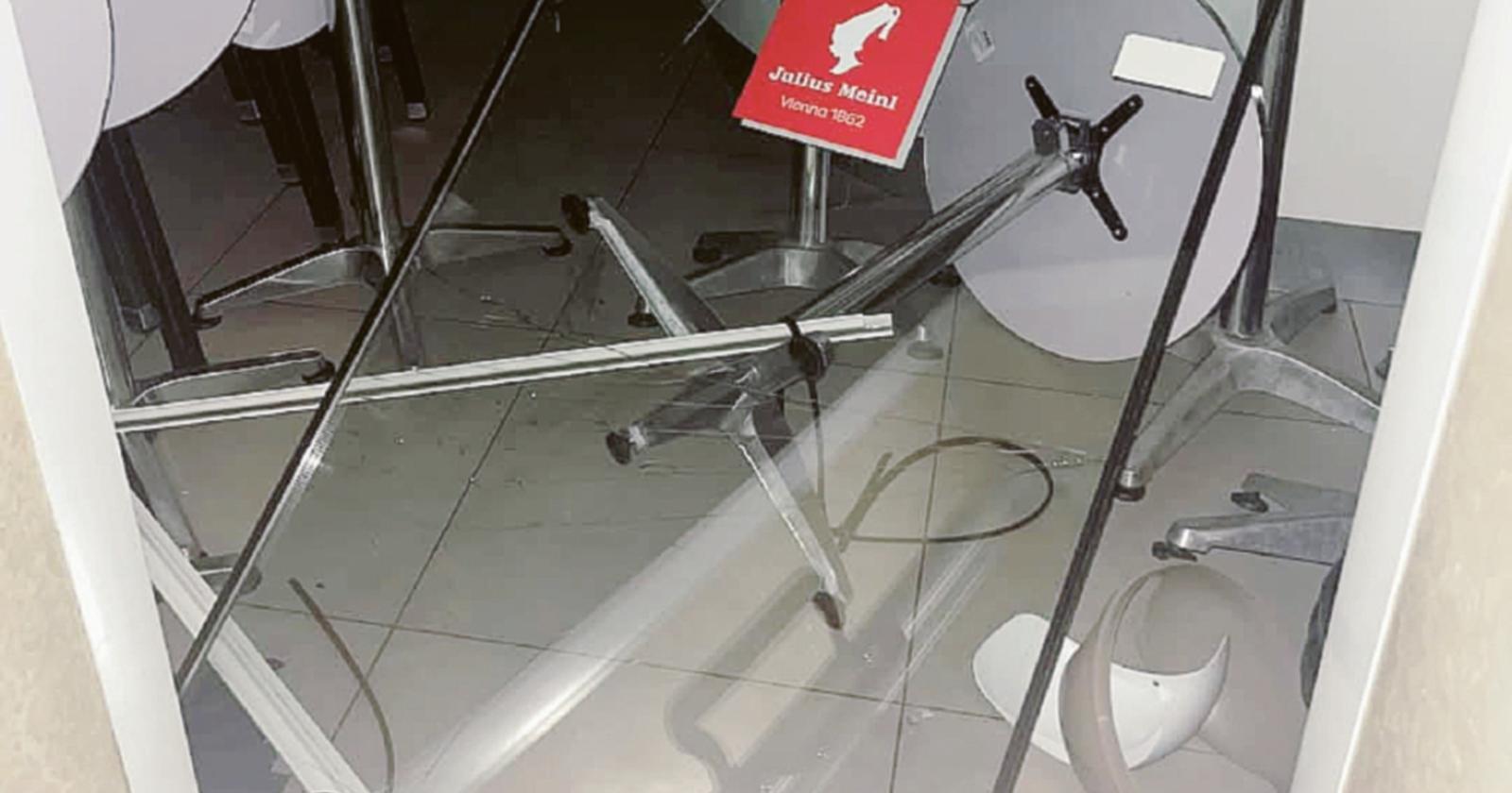 Non c’è fine alle spaccate in centro