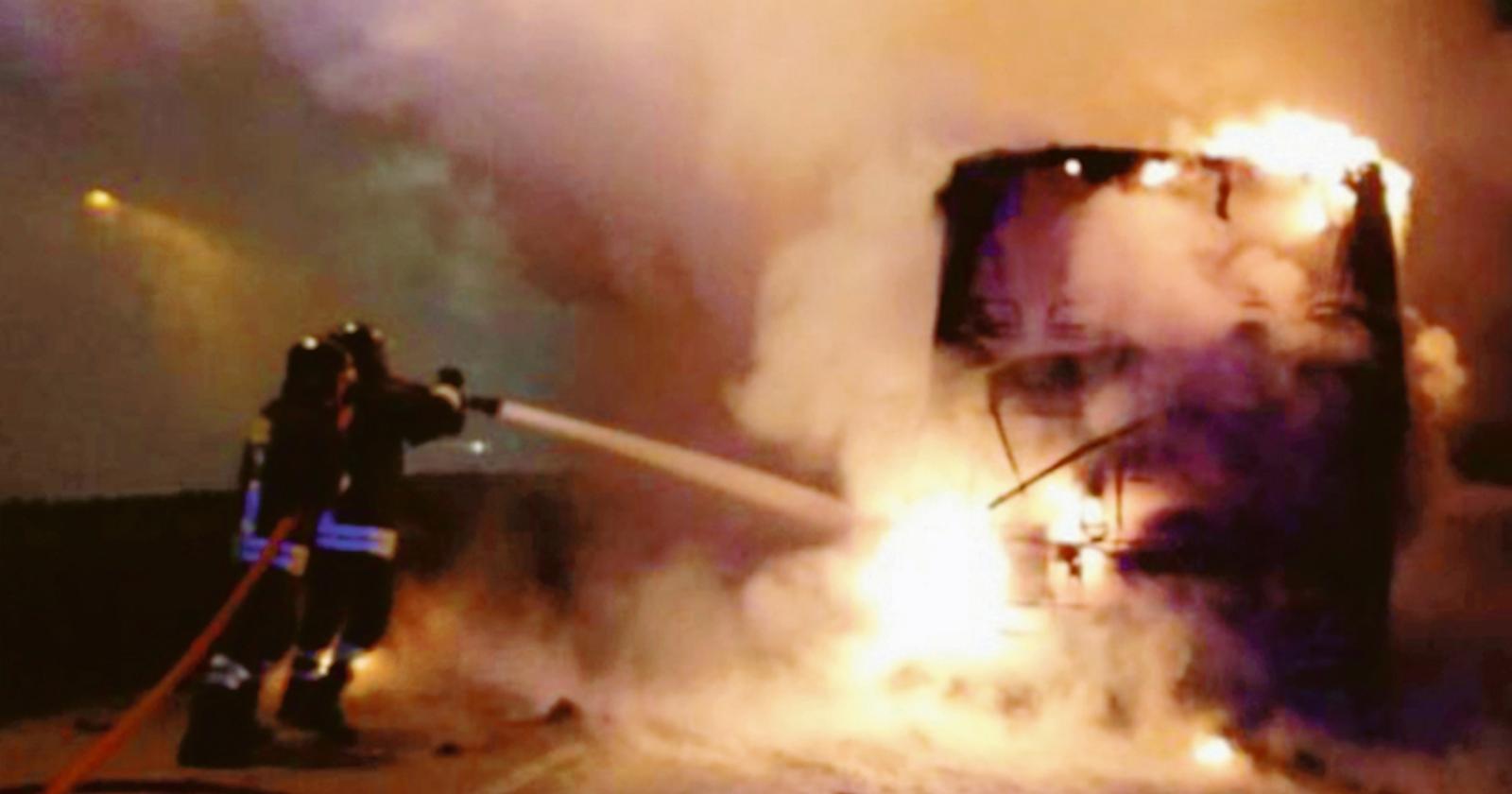 Paura per un furgone andato a fuoco
