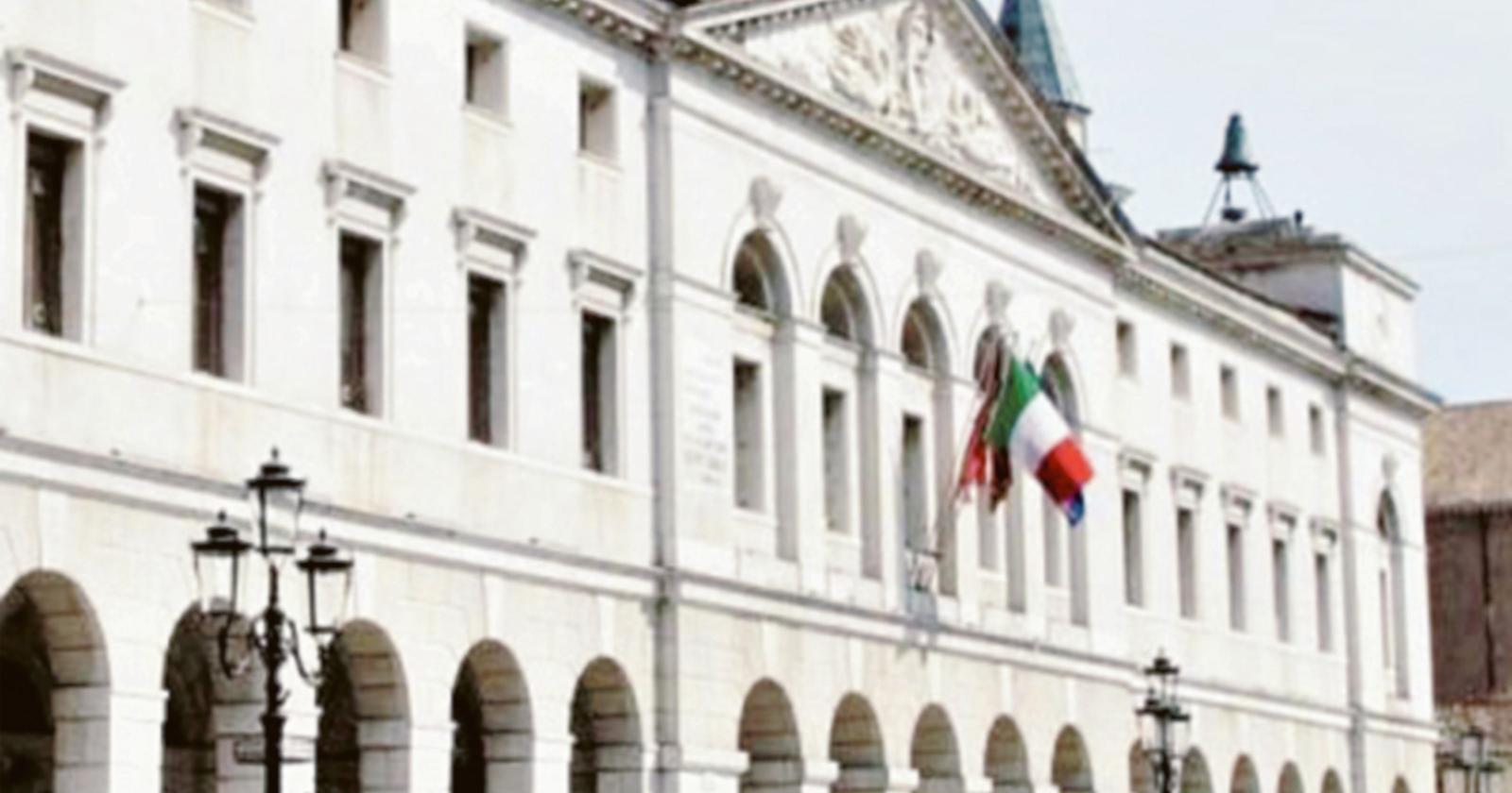 Bilanci in rosso, ma sempre meno