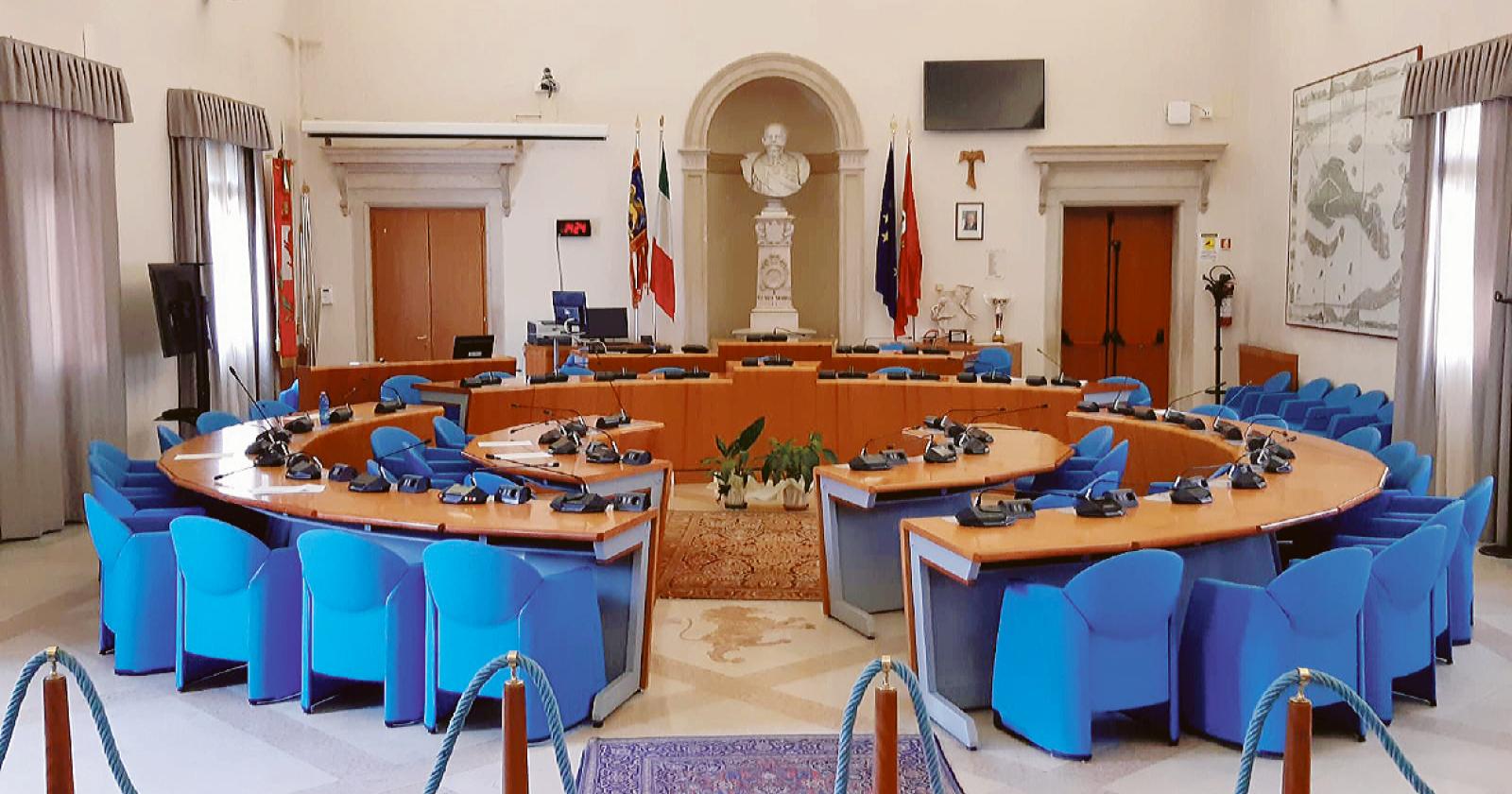 Sfiducia, FdI frena la mozione