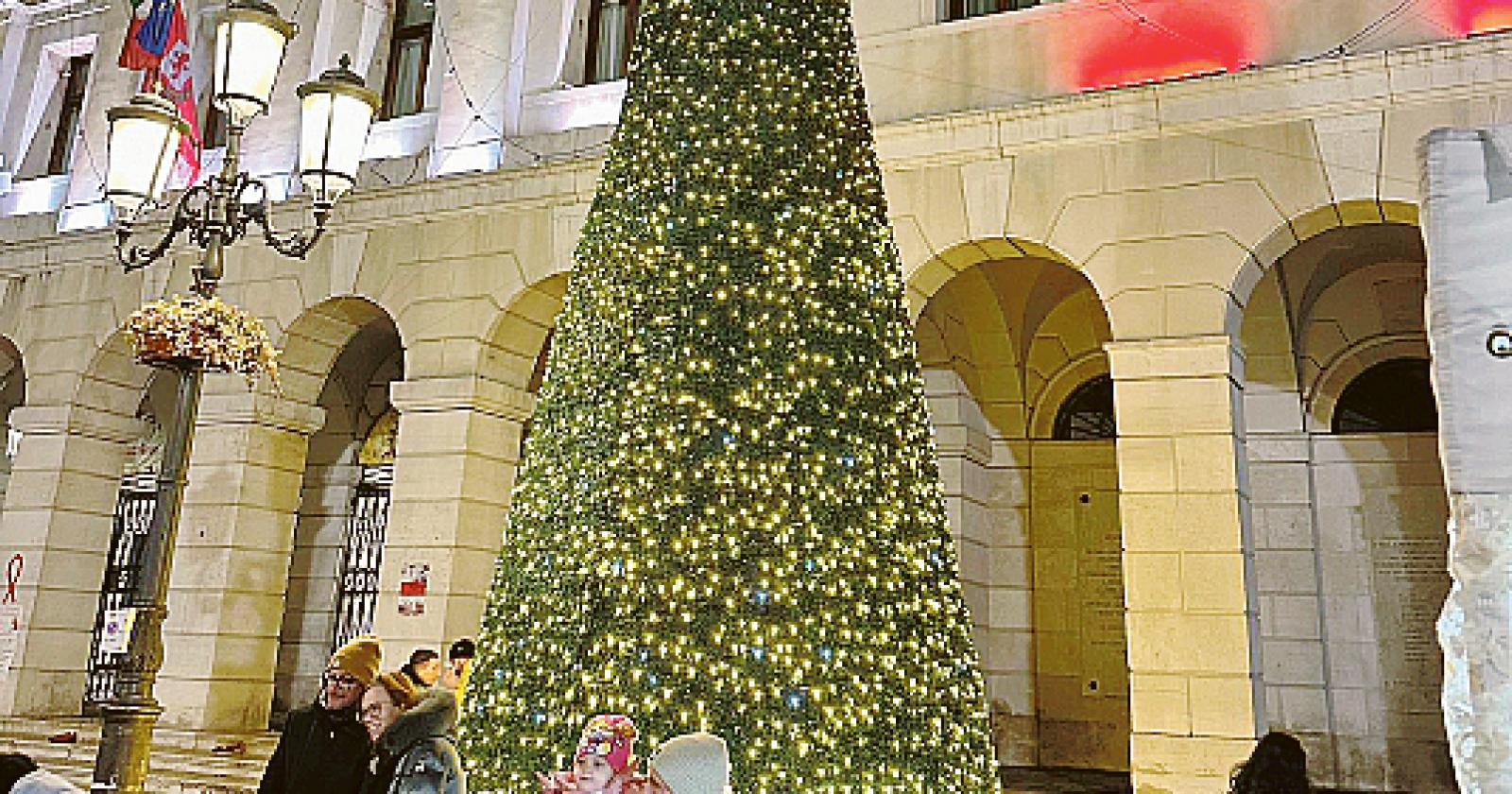 Si accende il Natale in centro città