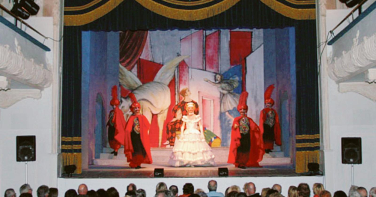 Il teatro amatoriale va in scena