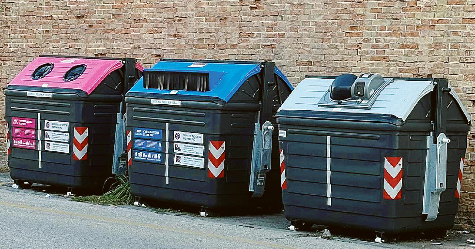 Rifiuti, Comune e Veritas fanno chiarezza dal porta a porta alle isole ecologiche