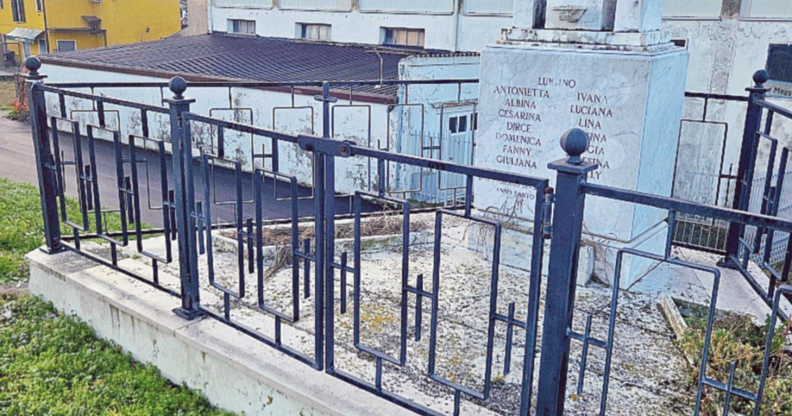 Bivacchi sotto la stele dei piccoli angeli