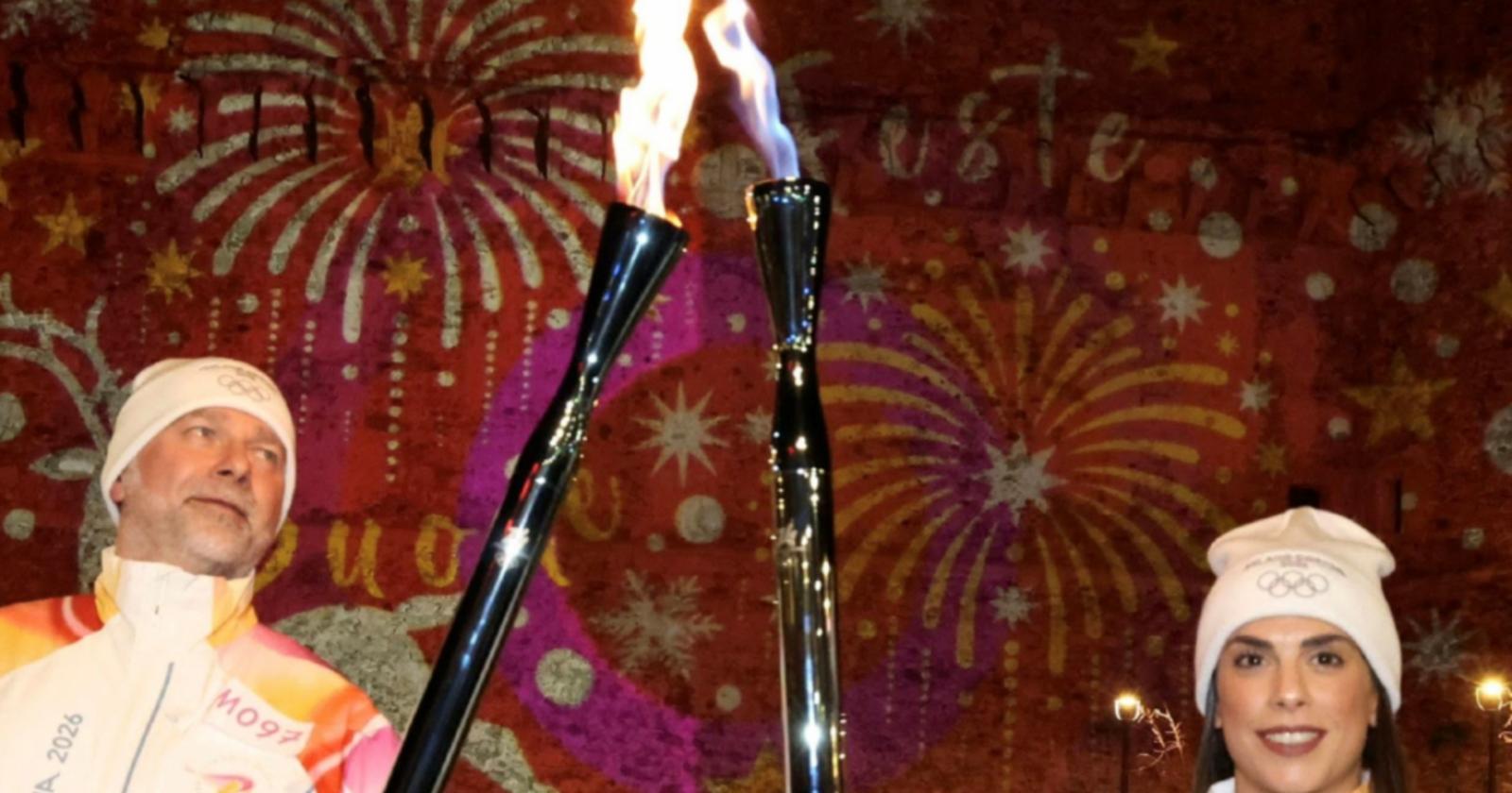 La fiamma olimpica in viaggio dallo stadio a campo Marconi