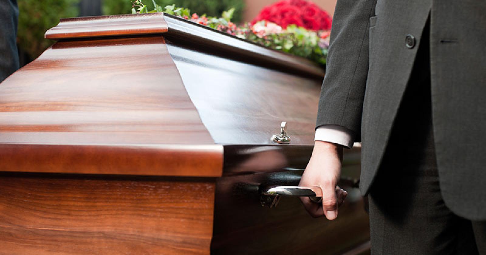 Pompe funebri, imprenditore a processo