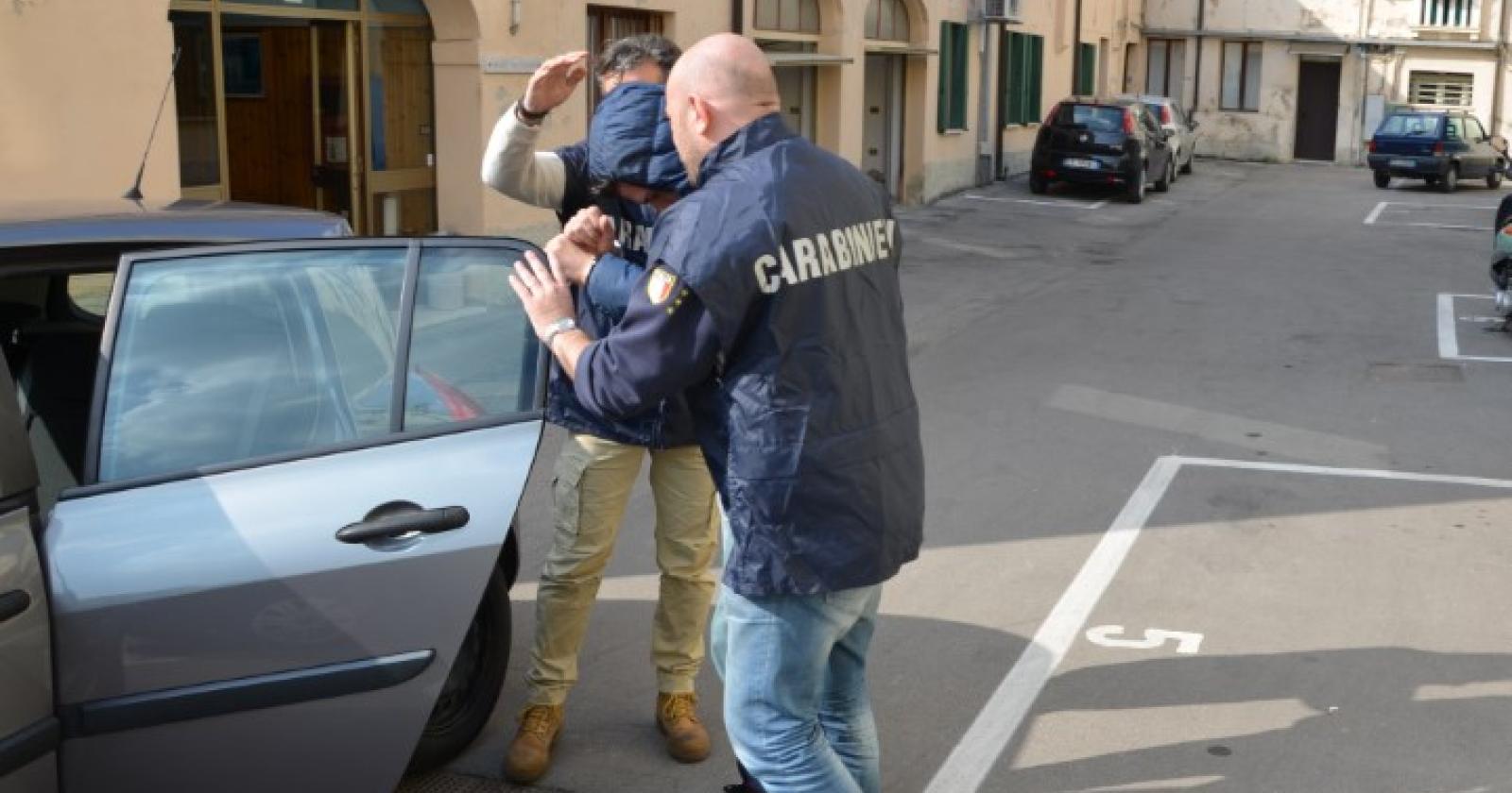 Violenta lite con la moglie, poi con i carabinieri: arrestato