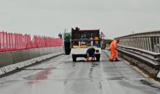Buche pericolose sul ponte, ripristinata la viabilità