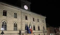 La torre dell’orologio torna a brillare