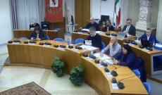 Un consiglio comunale nel caos