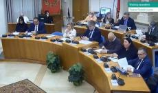 Pace fatta ma scoppia il caso deleghe