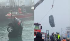 Finisce in laguna con l'auto e il cane